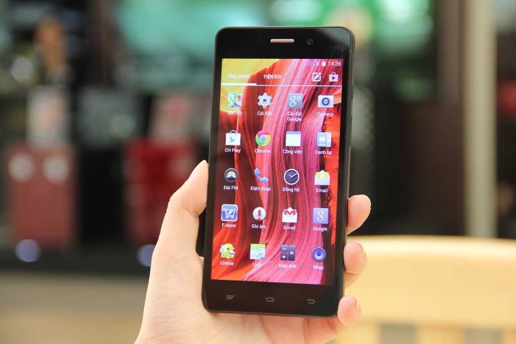 Bên cạnh Google Play Store, máy còn hỗ trợ thêm kho ứng dụng tiếng Việt phong phú F-store.