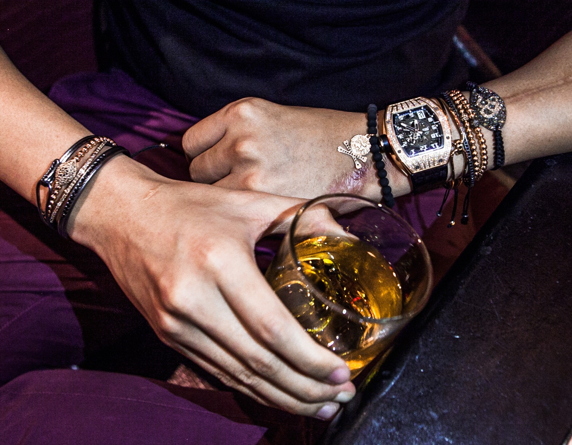 The hien phong cach sanh dieu voi vong tay Anil Arjandas hinh anh