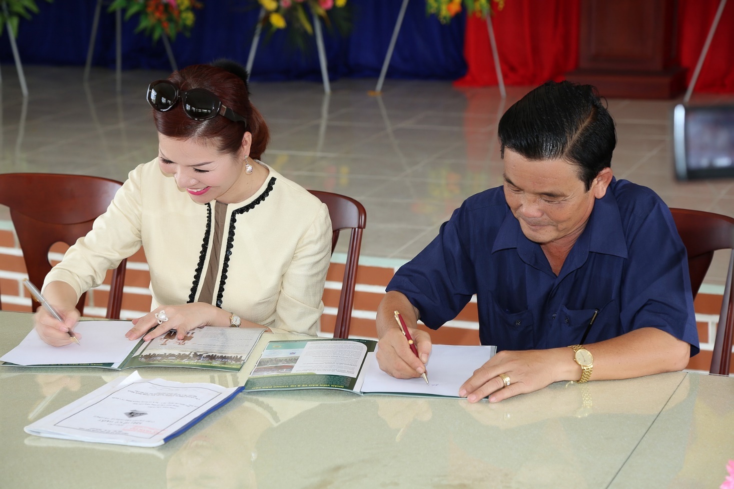 Hoa hậu Bùi Thị Hà luôn tích cực hoạt động từ thiện và hỗ trợ cộng đồng ở nhiều vùng miền trên cả nước. 