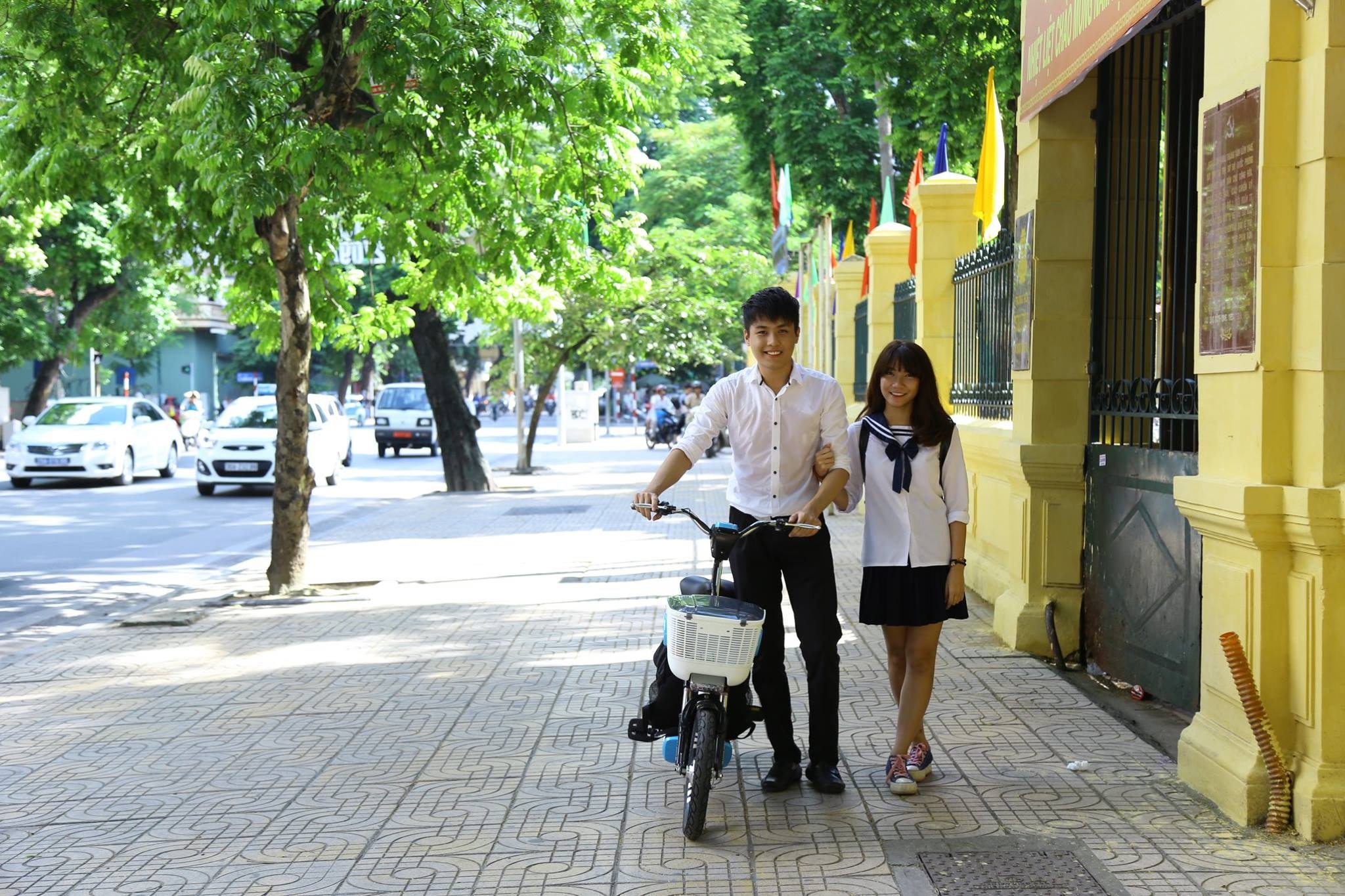 Xe dap dien gia tot 'len ngoi' hinh anh