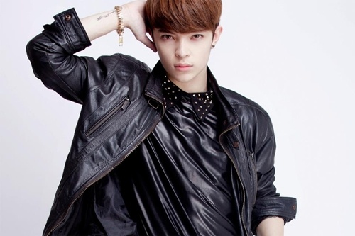 Sao Viet khoe kheo phu kien khung qua trao luu anh sap dat hinh anh