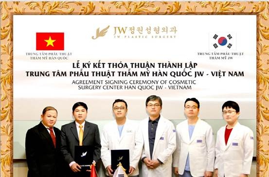 Chuyen gia nang mui noi tieng Han Quoc den Viet Nam hinh anh