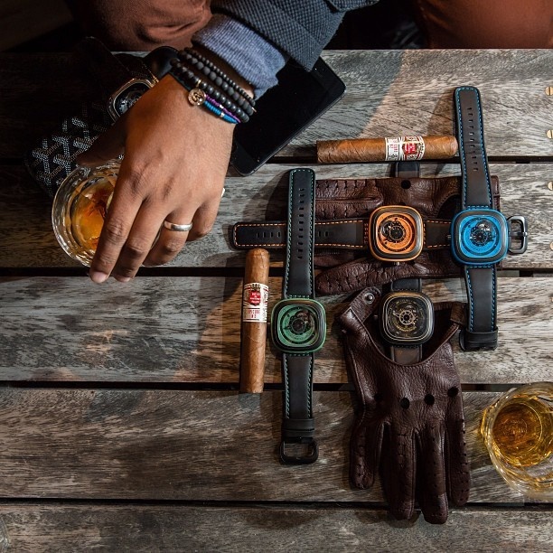 Một số thiết kế đời đầu của SevenFriday.