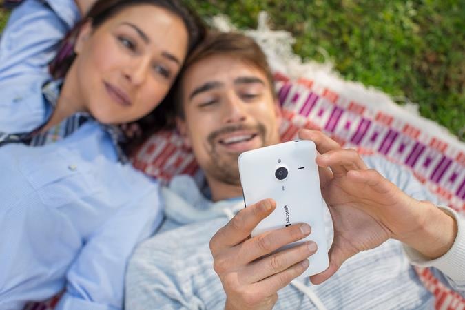 Lumia 640 XL dùng bộ vi xử lý lõi tứ Snapdragon 1.2GHz, màn hình lớn 5,7 inch có độ phân giải cao.