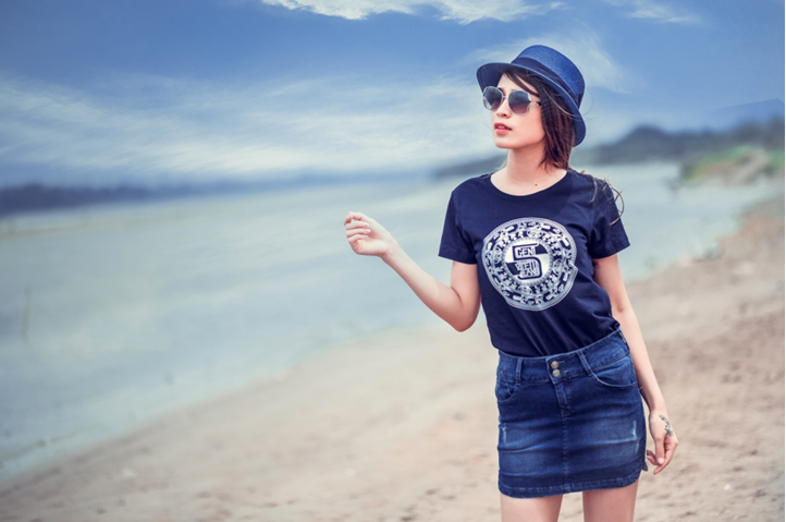 Vay denim: Su tro lai cua xu huong nhung nam 70 hinh anh