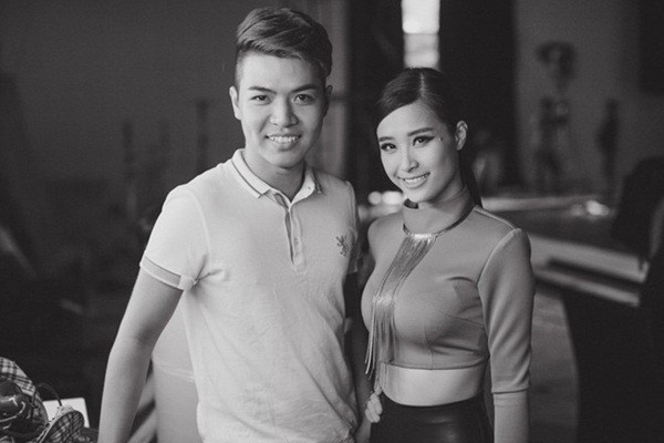 Sau 'The Remix', Dong Nhi ngoi ghe nong cuoc thi hat online hinh anh