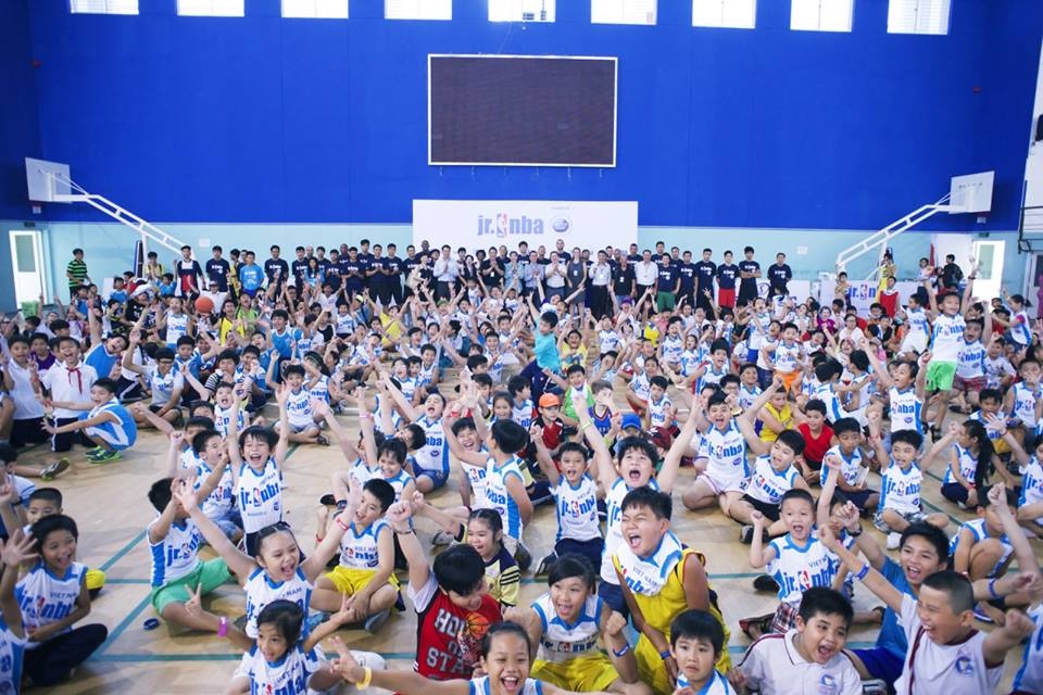 Chuyến đi trải nghiệm NBA tại Trung Quốc của các vận động viên nhí trong chương trình Jr. NBA Việt Nam được tài trợ bởi Dutch Lady năm 2014.