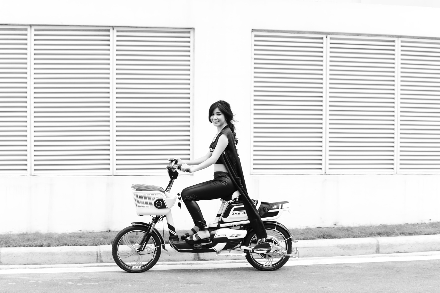 Bạn sẽ thật cá tính bên cạnh Ambike AF.