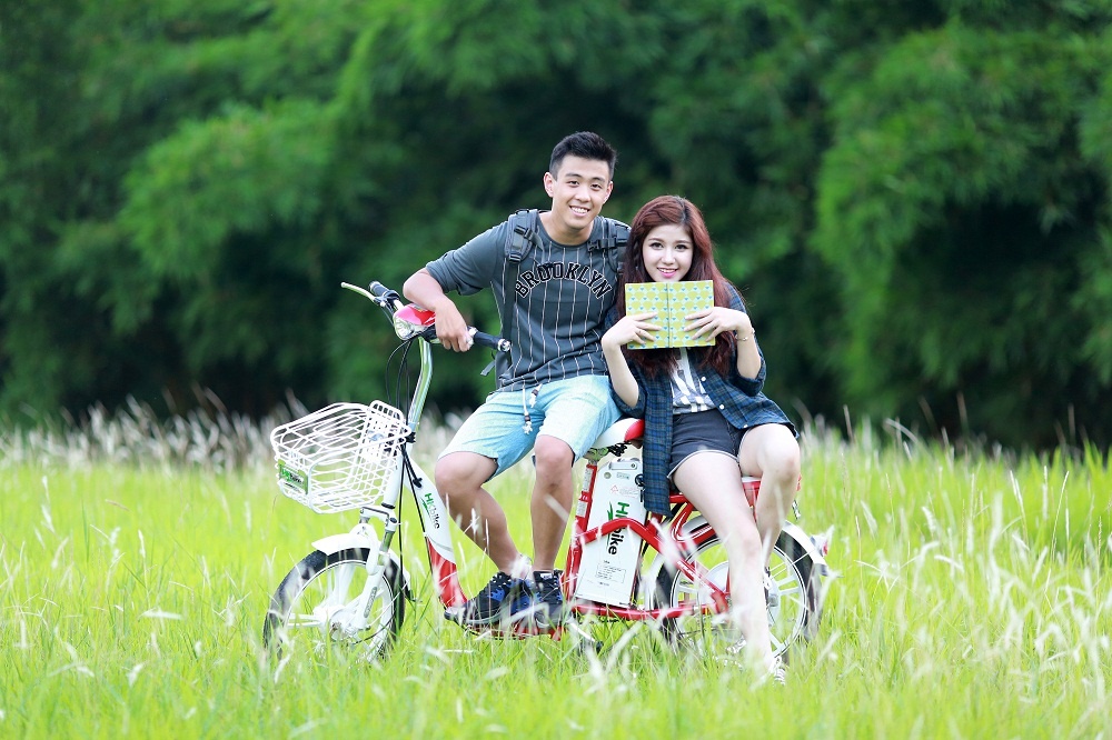 Bạn có thể tìm hiểu lý do xe đạp điện HKbike Zinger Extra chạy pin iPhone có chi phí sản xuất đắt nhưng giá bán bằng xe ắc quy.