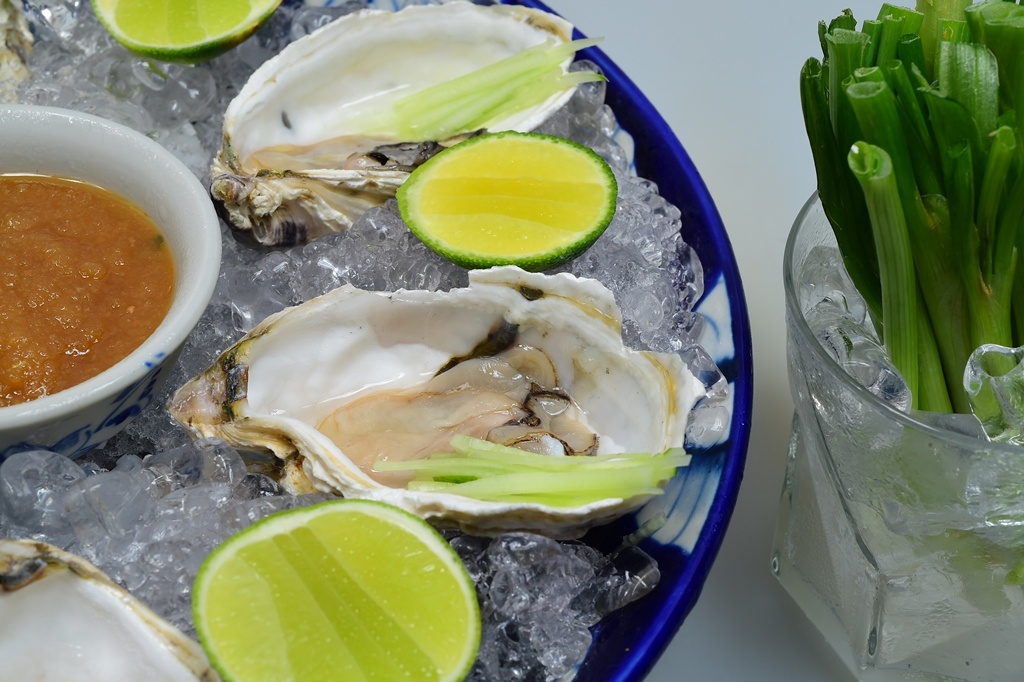 Hào tươi sống sốt wasabi.