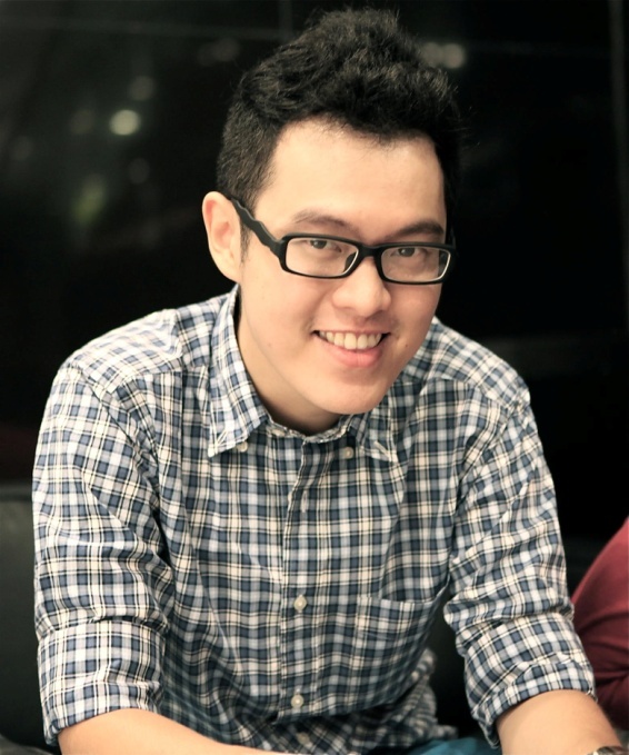 Anh Khang vừa được kết nạp vào Hội nhà văn TP.HCM và trở thành cây bút có tuổi đời và tuổi nghề trẻ nhất.