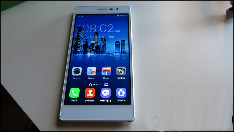 Dung lượng pin 3200 mAh có thể hỗ trợ sạc pin cho thiết bị khác. 