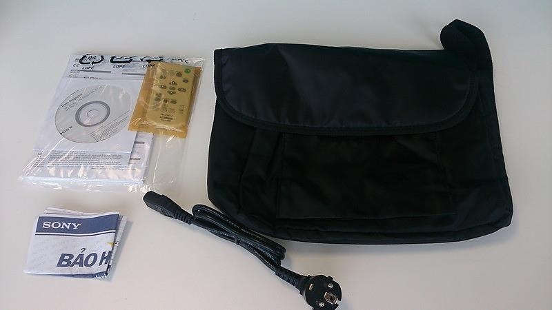 Phụ kiện kèm theo máy đầy đủ.
