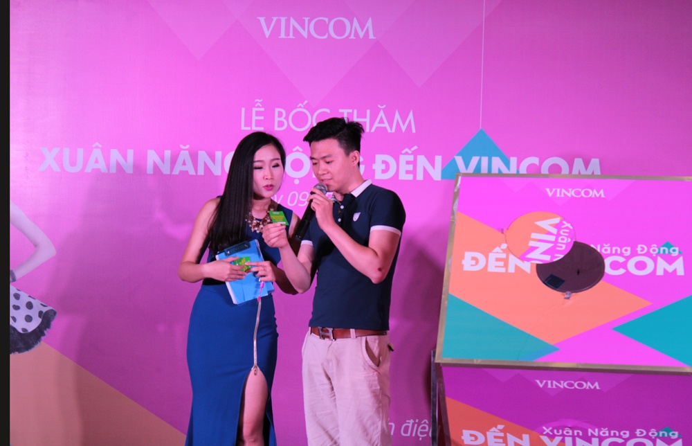 Vincom gui tang 10 chiec iPhone 6 den khach hang hinh anh