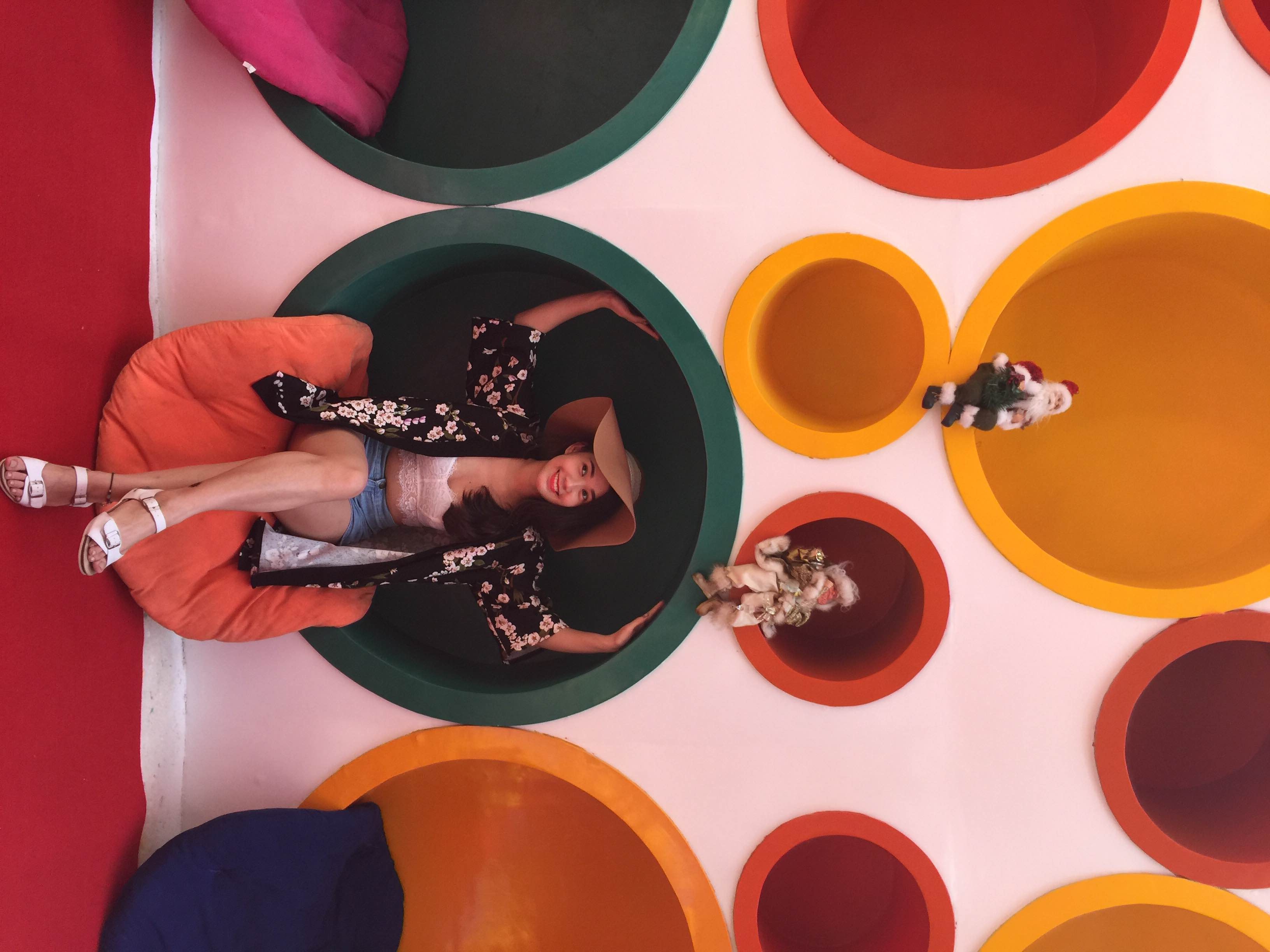 Ngọc Thảo đầu tư phối trang phục sành điệu trong suốt kỳ nghỉ hè tại Bali.