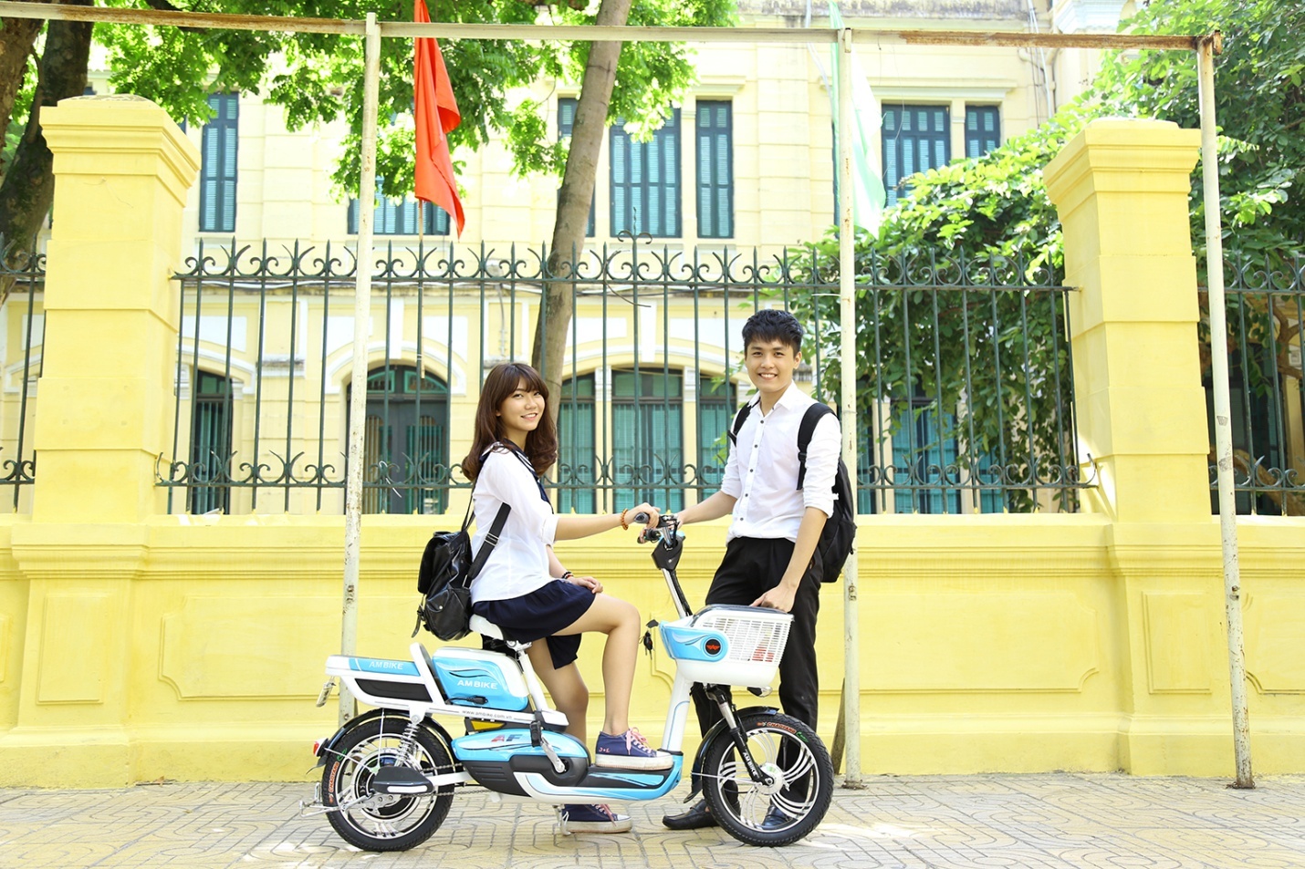 Ambike ban ra 300 xe dap dien gia uu dai tu ngay 15/5 hinh anh