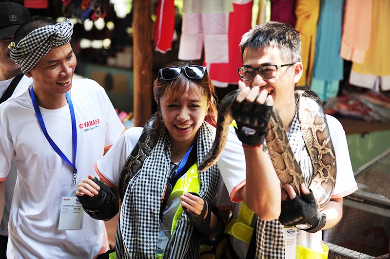 Hanh trinh kham pha Tay Nam Bo cua nhom ban tre yeu toc do hinh anh