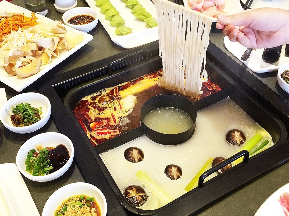 Kham pha Hutong - huong vi lau Hong Kong tai Ha Noi hinh anh