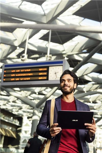 Transfomer Book CHI cài đặt sẵn hệ điều hành Windows 8.1 kèm bộ ứng dụng Office năng suất. 