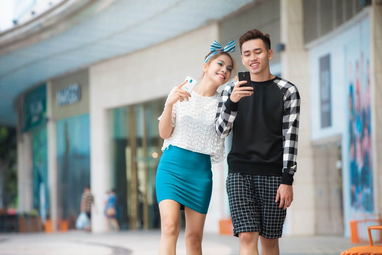 Ý Nhi thường gửi nhiều tin nhắn ngộ nghĩnh cho Ngọc Thịnh, khiến anh chàng không khỏi phì cười.