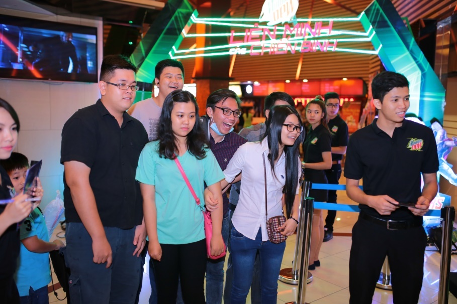 Đông đảo bạn trẻ háo hức chờ thưởng thức bom tấn của năm và trải nghiệm những hoạt động cực đỉnh từ Moutain Dew