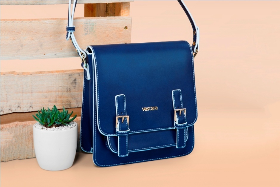 Theo xu hướng retro đang được giới trẻ yêu thích, những mẫu túi satchel kiểu dáng học sinh luôn là sự lựa chọn hàng đầu của các cô gái.
