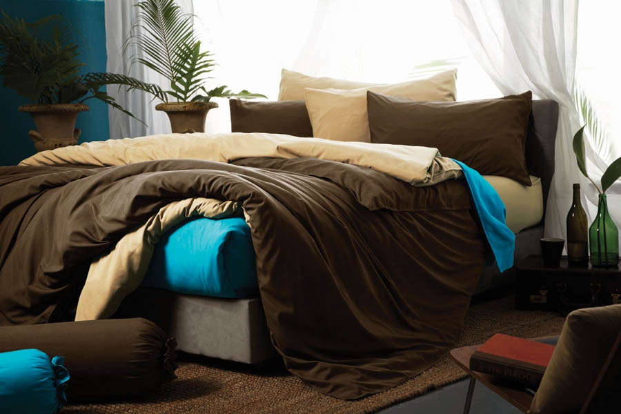 Gam màu trung tính của bộ chăn ga Choco Brown của Lotus mang đến sự thoải mái cho không gian phòng ngủ.