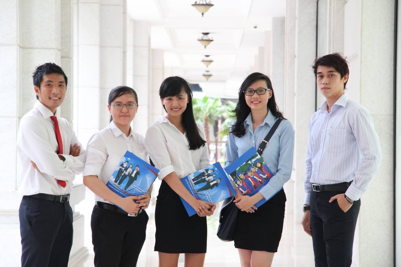Học ngành Luật kinh tế tại UEF để trải nghiệm môi trường học tập chuẩn quốc tế.