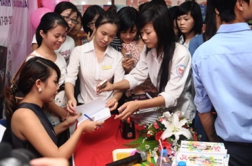 Nhiều tác giả trẻ khác đang khẳng định chỗ đứng của mình trong lòng độc giả trẻ.