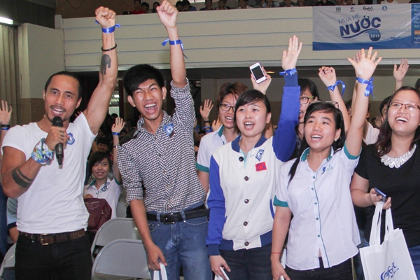 500 sinh vien DH Su pham Ky thuat TP HCM keu goi tiet kiem nuoc hinh anh