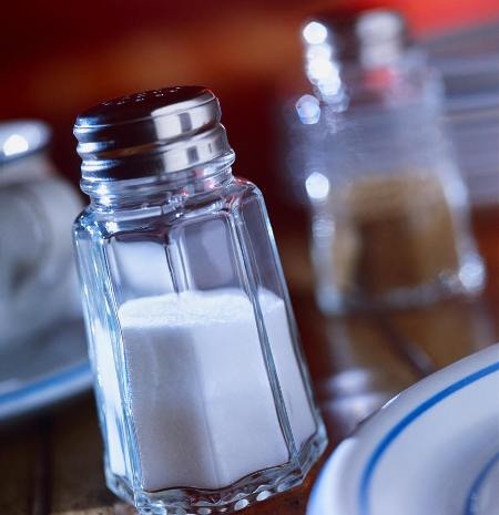 Bột ngọt là gia vị phổ biến trong căn bếp gia đình và chế biến thực phẩm công nghiệp.