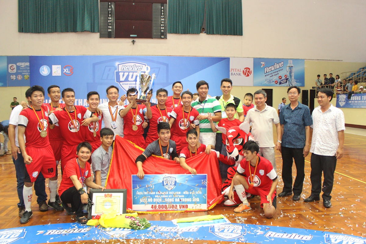 Đại học Công Nghiệp TP HCM là nhà vô địch toàn quốc bộ môn bóng đá mùa giải Revive VUG 2015.