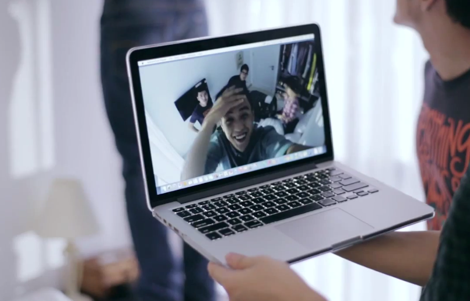 Tuan Hung khuyay dong cuoc vui bong da cung ban be hinh anh