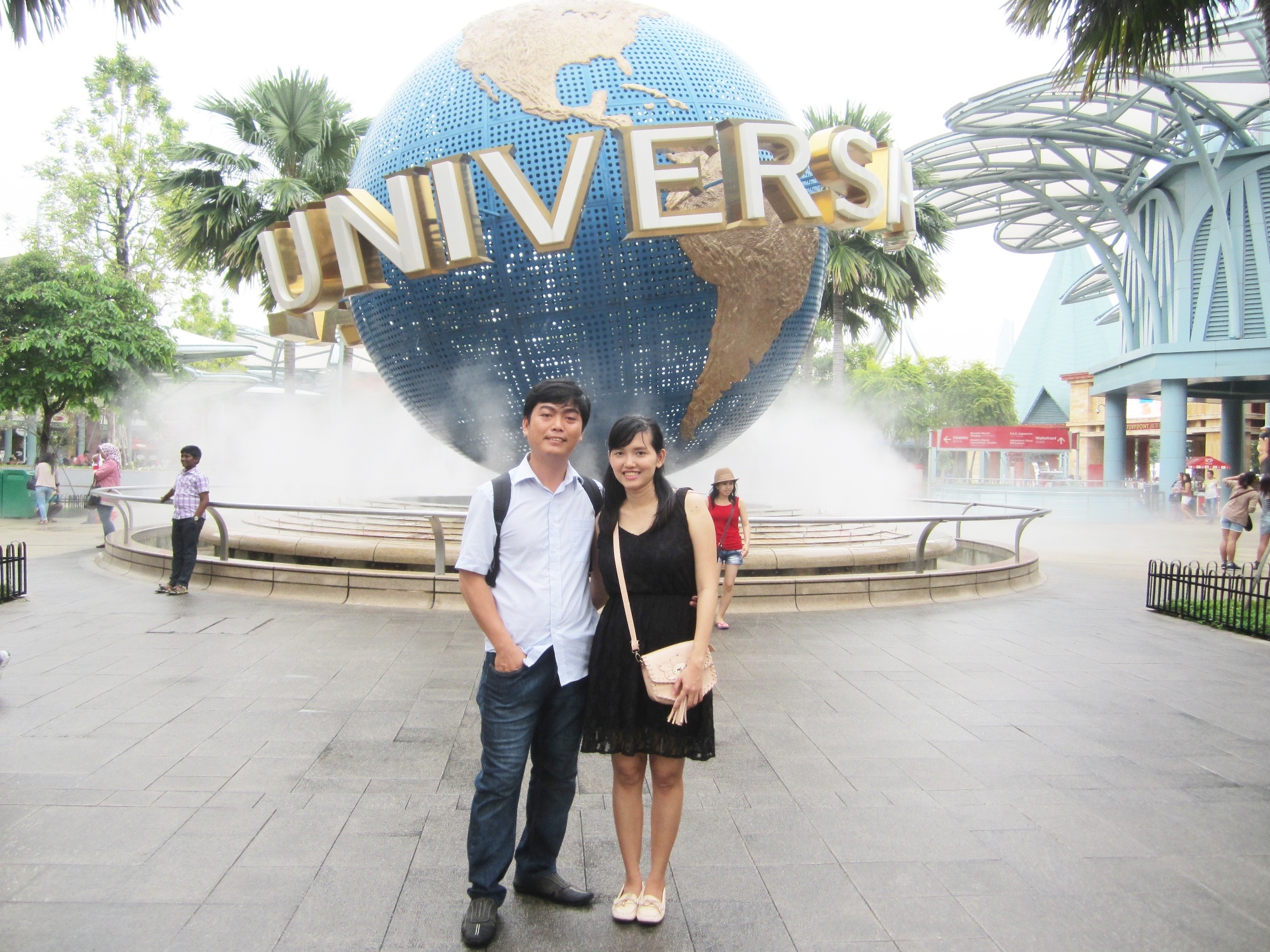 Chị Nguyễn Kim Ngọc và chồng trong chuyến đi Singapore.