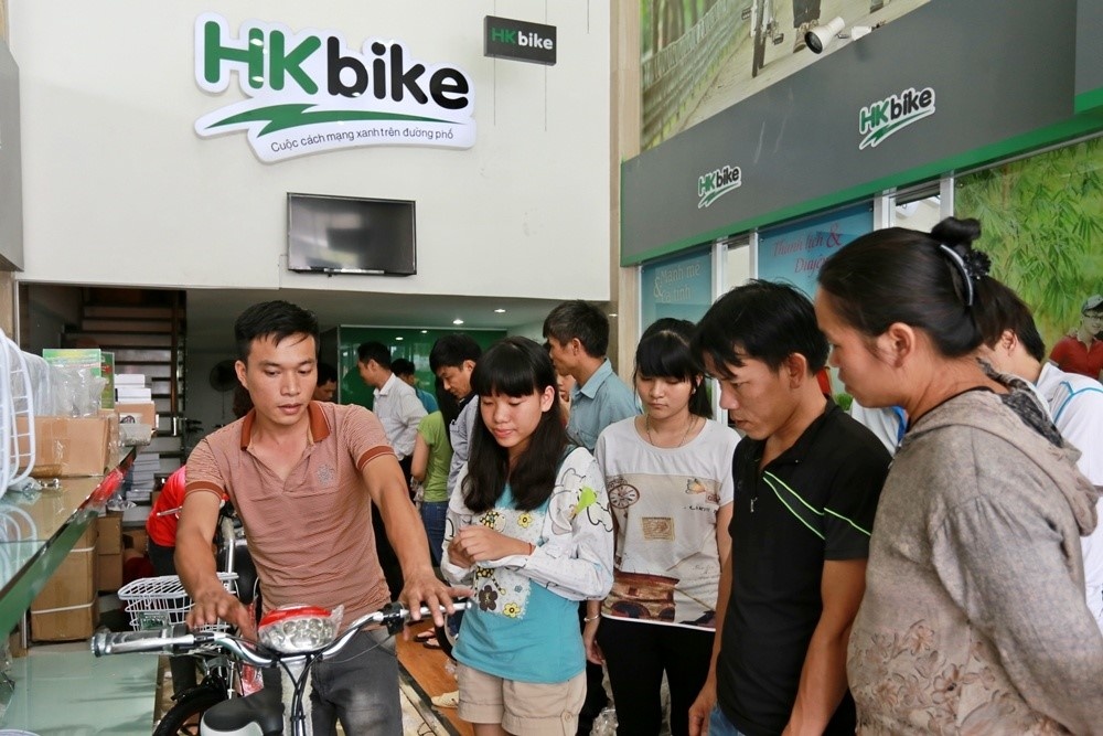 Showroom xe đạp điện HKbike tấp nập trong mùa mua sắm đầu hè 2015.
