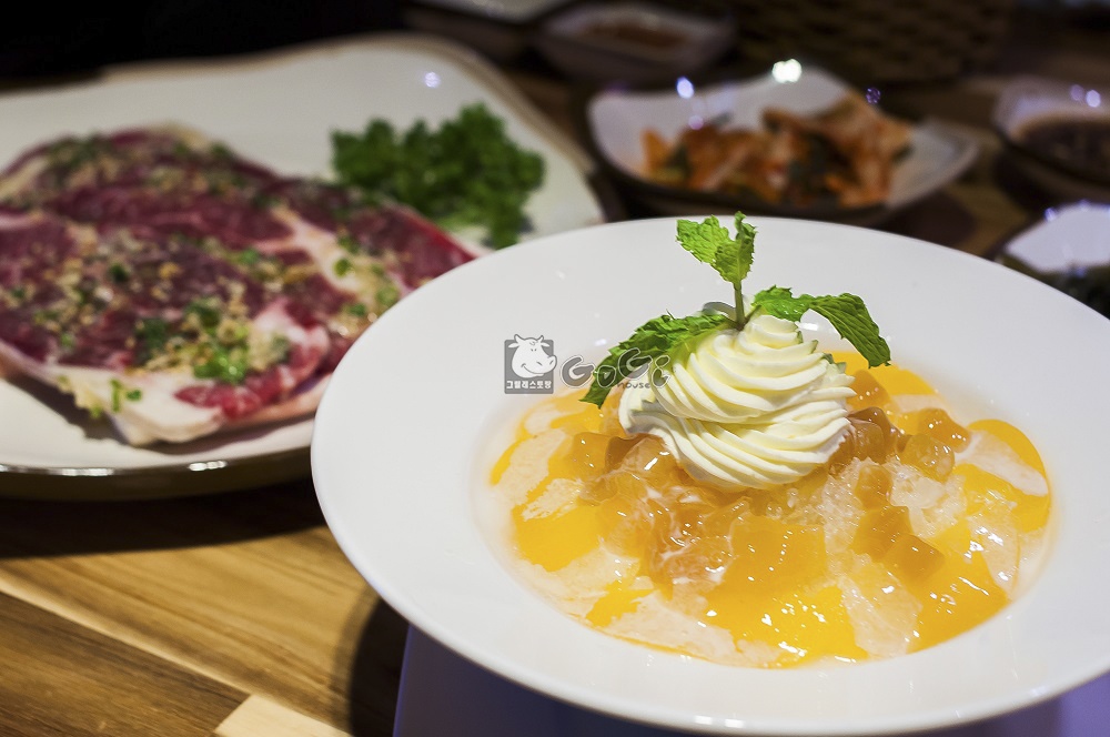 Fruit Bingsu tại GoGi House mới lạ, hấp dẫn các bạn trẻ Sài thành.