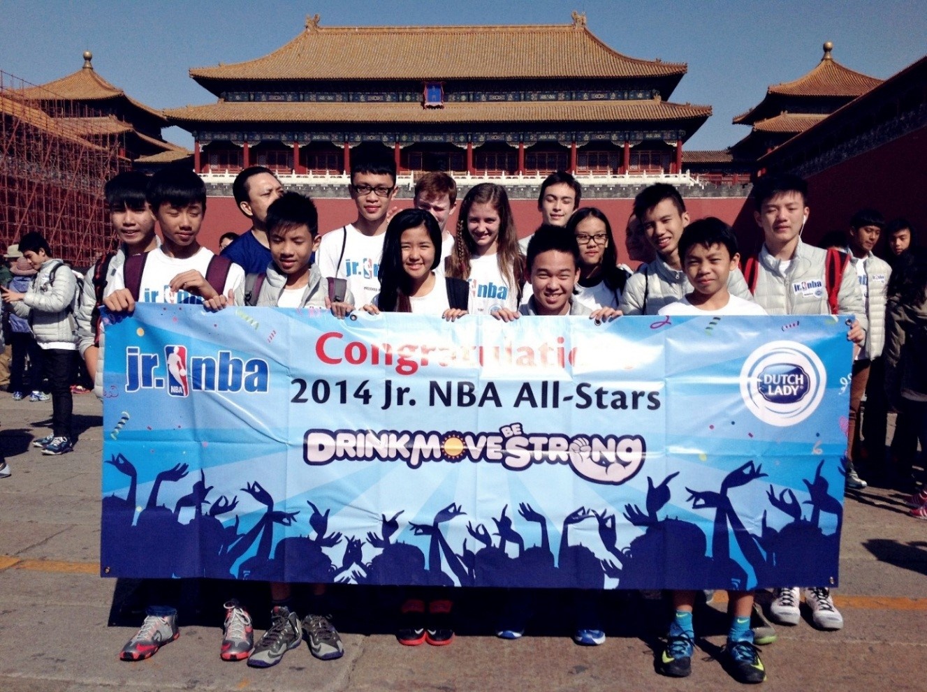 Chuyến đi trải nghiệm NBA tại trung Quốc của các vận động viên “nhí” của Jr. NBA Việt Nam được tài trợ bởi Dutch Lady năm 2014