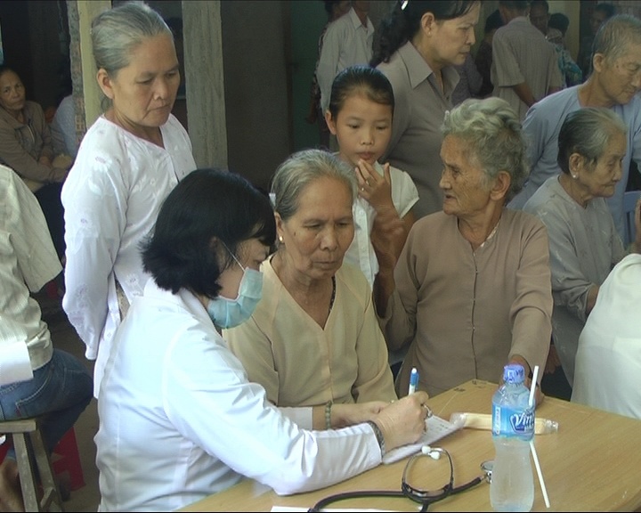 500.000 nguoi dan nong thon nhan kem xit chong muoi mien phi hinh anh