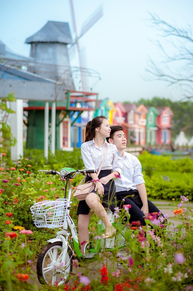 Với giới trẻ, việc đi xe điện HKbike là một cơn “say nắng” không thể dứt ra.