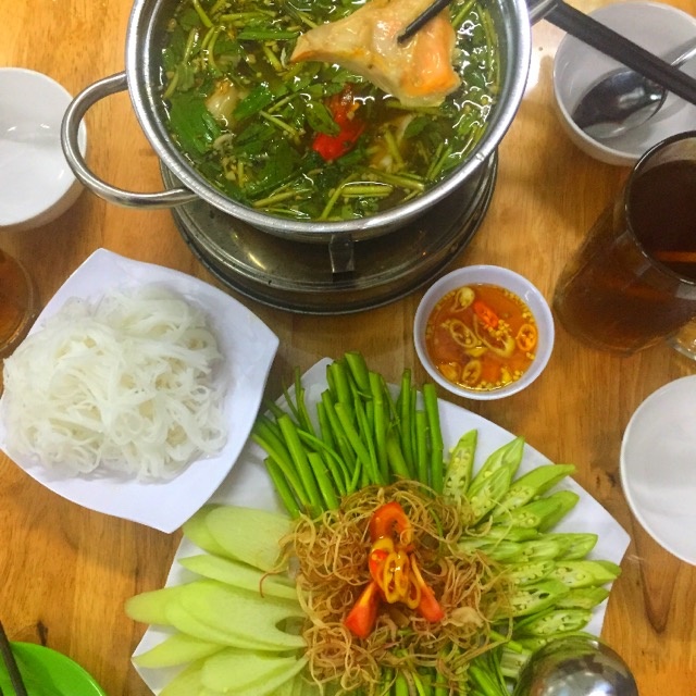 Lẩu cá hồi tươi ngon chỉ với giá 99.000 đồng.