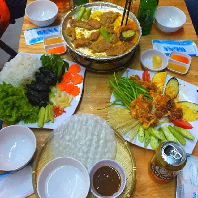 Suất bò nầm nướng đầy đặn, đượm hương vị thơm ngon.