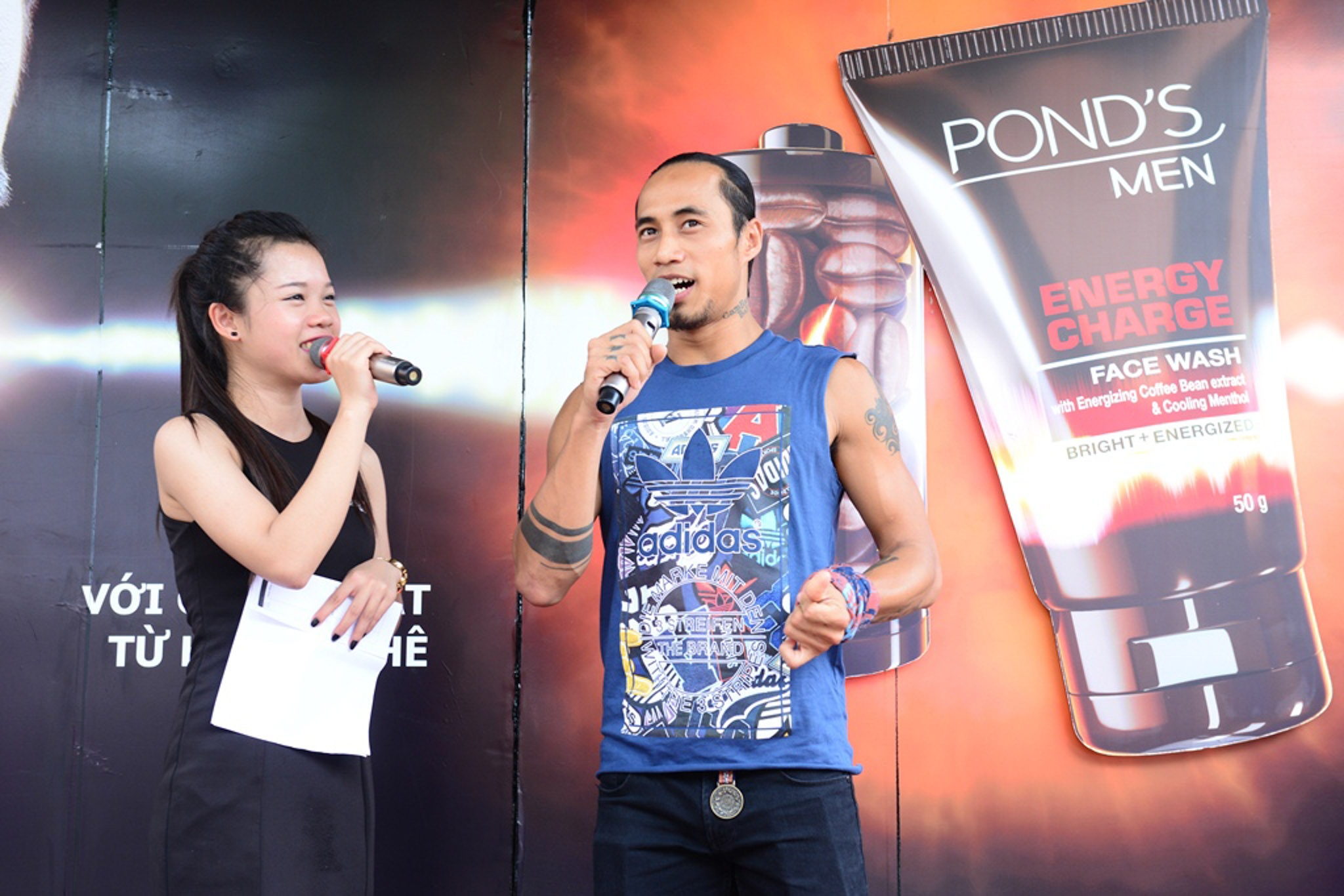 Phạm Anh Khoa cũng đồng tình với ý kiến này. Anh cho biết thêm: “Để có đủ năng lượng cho cả ngày, Khoa thường uống cà phê và tập thể dục 30 phút mỗi sáng”.