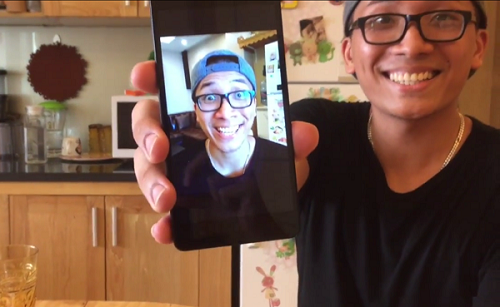 Anh chàng Kingkong Đức Nguyễn trải nghiệm camera selfie 5.0MP.