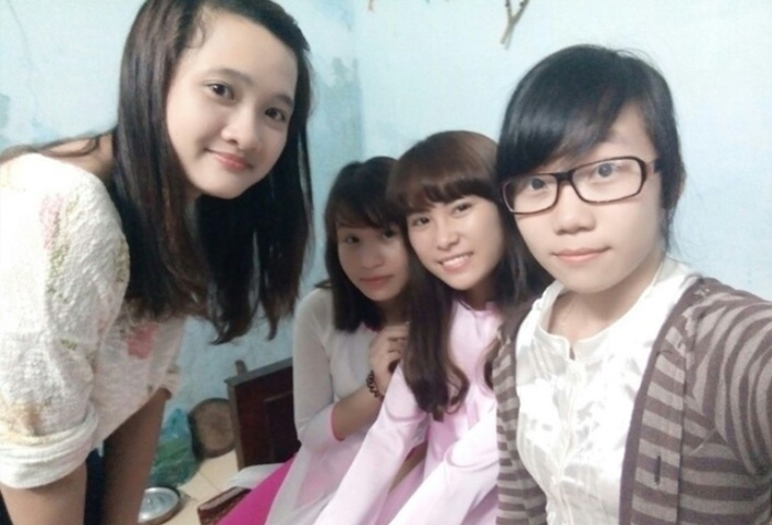 Dù kết hợp với áo dài hay các trang phụ thường nhật, tóc dài vẫn giúp các nàng đẹp theo những cách riêng.