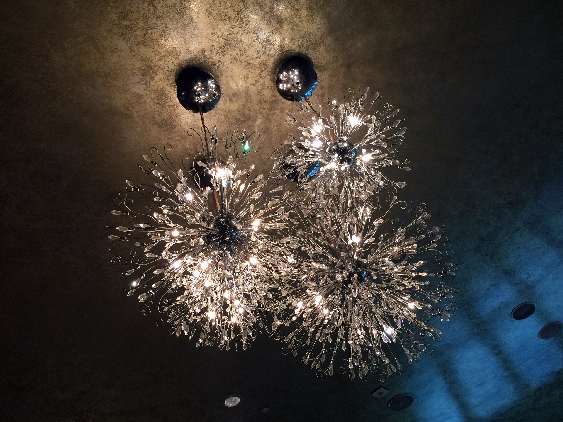 Camera của Neo 5 tự động đo sáng toàn cảnh, độ sáng vẫn ổn định với những nguồn sáng mạnh trực tiếp.