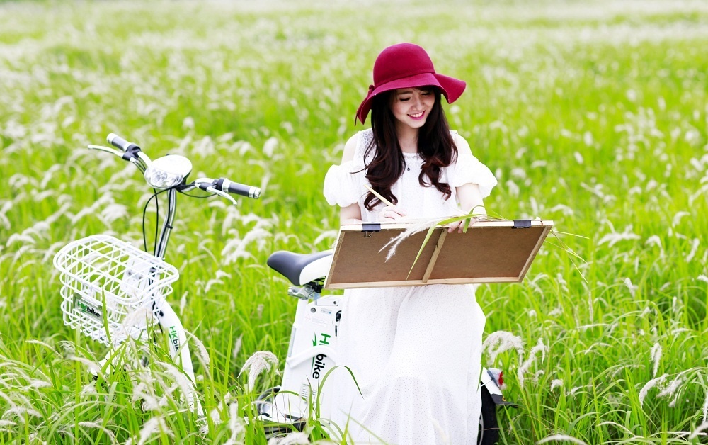 Trao luu chon mua xe dap dien giong dien vien hinh anh