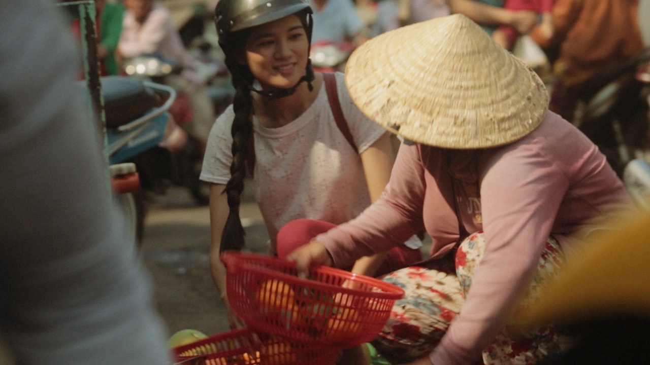 Thay vì thờ ơ với những điều xảy ra xung quanh mình, giới trẻ hiểu rằng mình cần tích cực hành động và chia sẻ cùng mọi người.