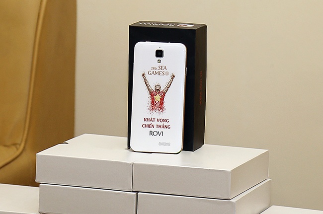 Qua tang doc dao cho HCV SEA Games 28 hinh anh