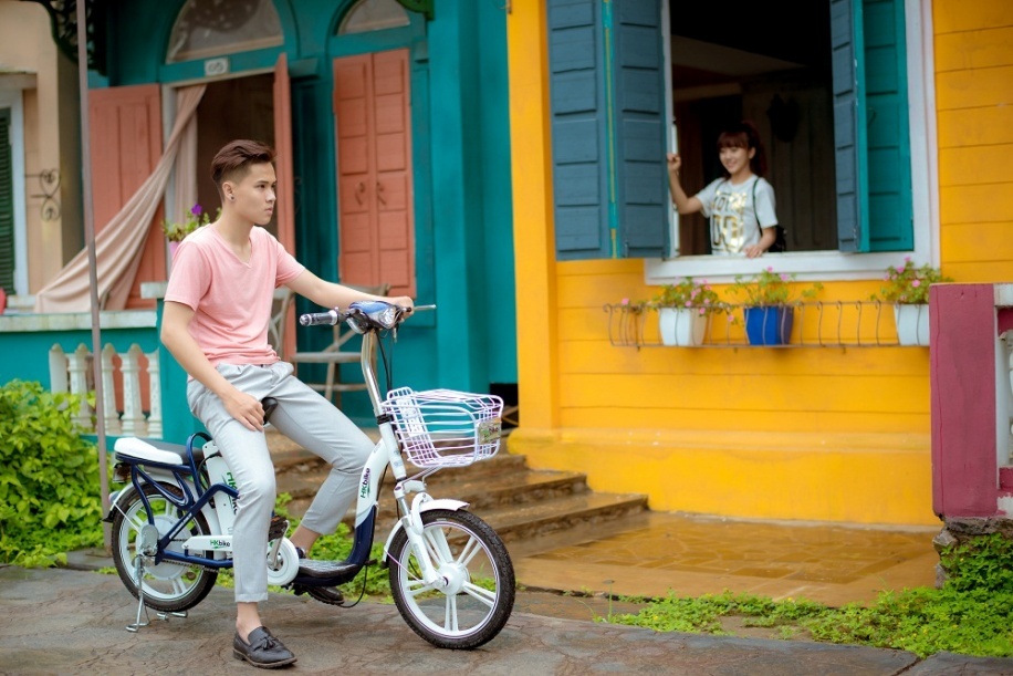 Xe đạp điện chạy pin thường nhẹ nhàng hơn những xe đạp ắc quy.