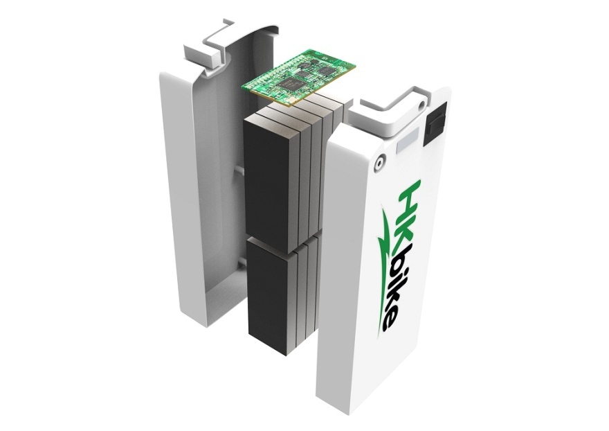 Người dùng xe đạp điện chạy pin Lithium có thể sạc pin bất cứ lúc nào.